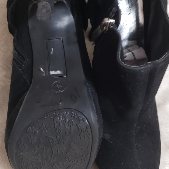 Shoes - Picture 4 of 4